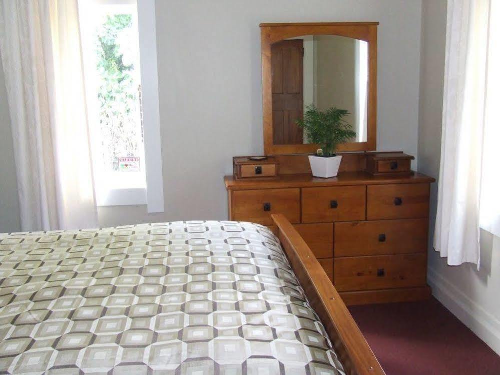 Tairoa Lodge & Cottage Хауера Екстериор снимка